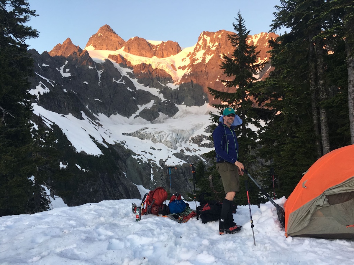 Aaron Saari mountaineering in Oregon.